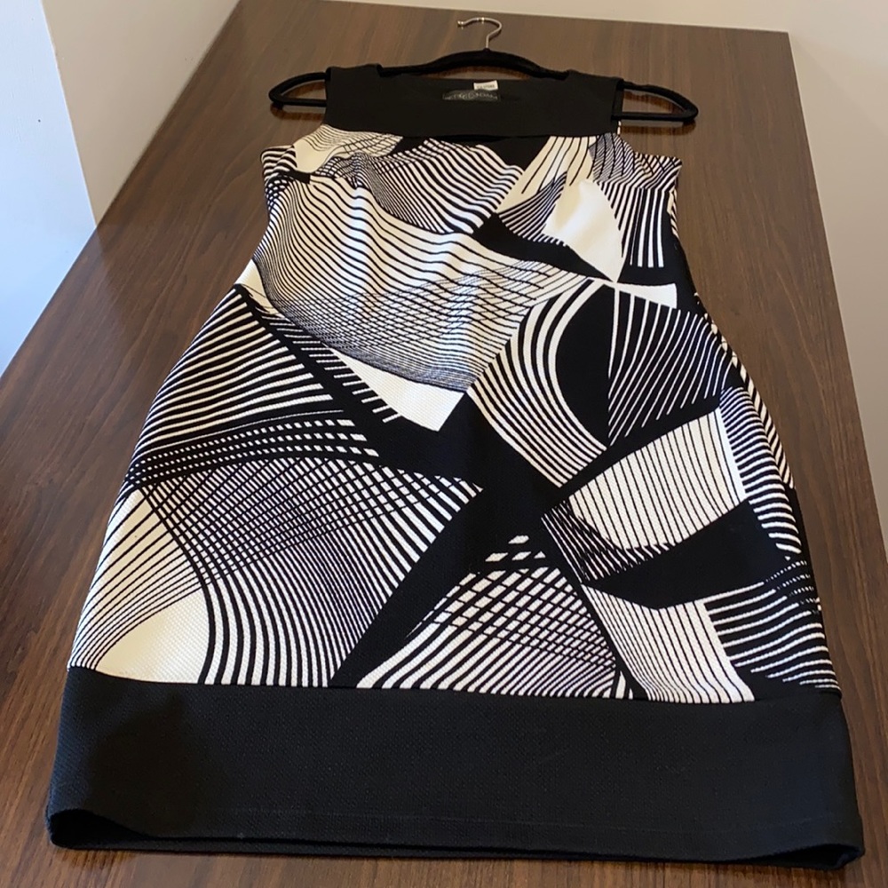 22-039 Betsy and Adam women’s size 4 black and white dress